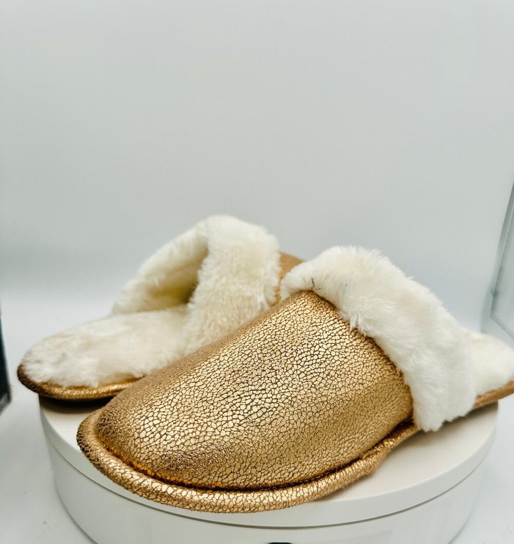 Target Gold Metallic Faux Fur House Scuff Mule Slippers Women’s L 9-10 Cozy